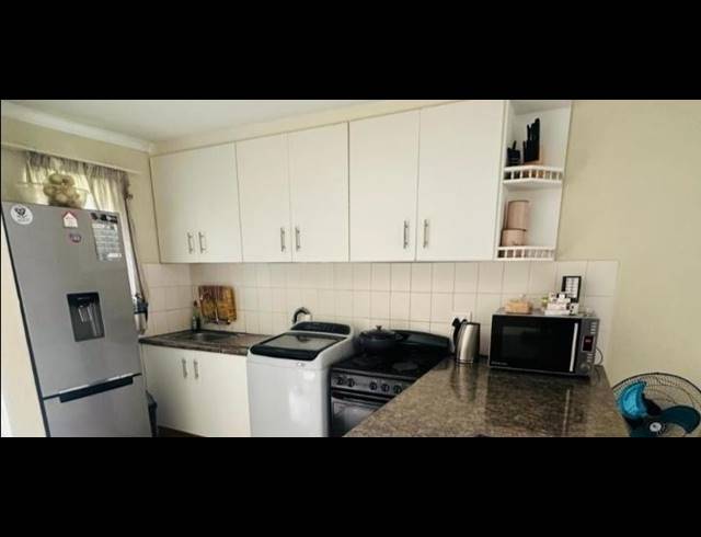 2 BEDROOM TOWNHOUSE FOR SALE IN VELD EN VLEI